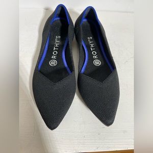 ROTHY’S Women’s Black knit pointed toe shoe/flat. Size 7 1/2
